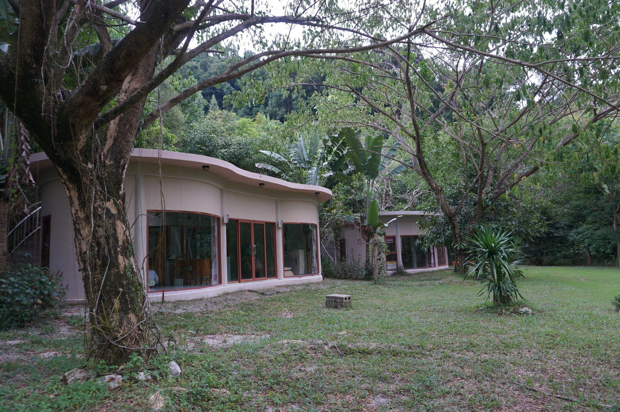 Smallville Resort ระนอง ภายนอก รูปภาพ